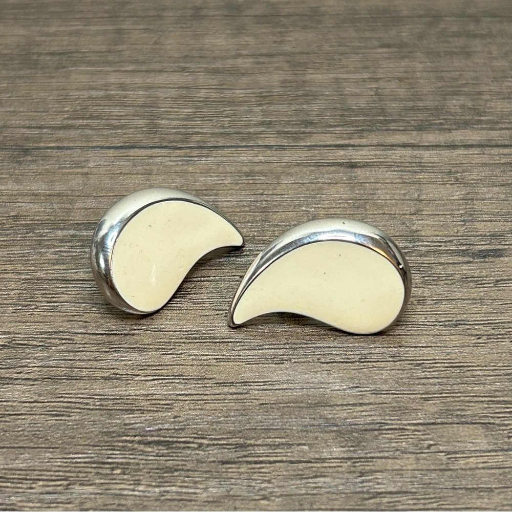 Elegant Cream and Silver Teardrop Earrings